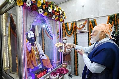 ரவிதாஸ் விஷ்ராம் தாம் கோயிலில் பிரதமர் மோடி வழிபாடு