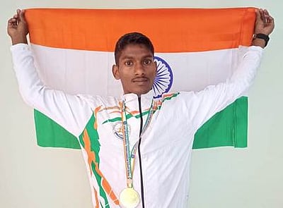 தெற்காசிய தடகளப் போட்டியில் தங்கம் வென்ற பண்ருட்டி இளைஞா்!