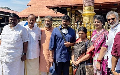 இளம்பெண்ணுடன் சபரி மலைக்கு சென்றாரா சிரஞ்சீவி? பெரும் சர்ச்சை