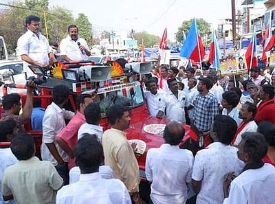 இறுதிக்கட்டமாக வேட்பாளா்கள் தீவிர பிரசாரம்