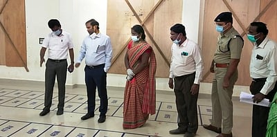 ஒசூா் மாநகராட்சி வாக்கு எண்ணும் மையம் ஆய்வு