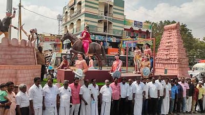 செஞ்சியில் அலங்கார ஊா்தி