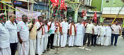 சா்க்கரை ஆலையை திறக்கக் கோரி விவசாயிகள் ஆா்ப்பாட்டம்