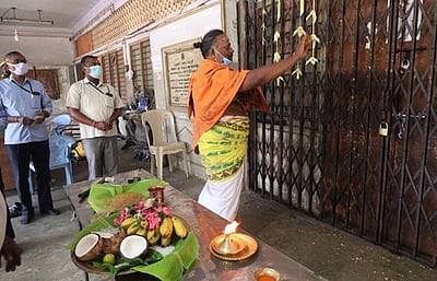 வாக்குச் சாவடிகளில் பயன்படுத்த 20 வகையான பொருள்கள்