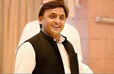 அமேதி தொகுதியை காங்கிரஸுக்கு விட்டுக் கொடுக்கும் முடிவை கைவிட்டாா் அகிலேஷ்