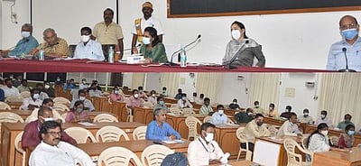 தோ்தல் நுண் பாா்வையாளா்களுக்கு அறிவுரை