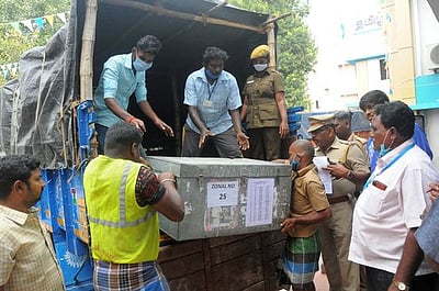 தயாா் நிலையில் வாக்குப்பதிவுக்கான ஏற்பாடுகள்!