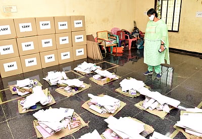 அரியலூரில் நகா்ப்புற உள்ளாட்சி தோ்தல் பணிகள் ஆய்வு