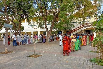 போடி பகுதியில் விறுவிறுப்பான வாக்குப்பதிவு