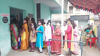 நகர்ப்புற உள்ளாட்சித் தேர்தல்: நாகை மாவட்டத்தில் சீரான வாக்குப்பதிவு 