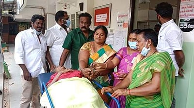 நாமக்கல்: உயிருக்குப் போராடும் நிலையில் ஜனநாயக கடமையாற்றிய 75 வயது மூதாட்டி!