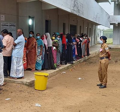 நீடாமங்கலத்தில் 10.30 மணி நிலவரப்படி 34.82% வாக்குகள் பதிவு