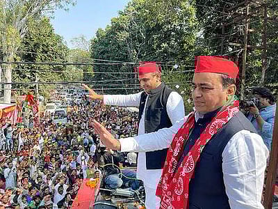 குடும்பம் இல்லாதவா்களுக்கு குடும்பஸ்தா்களின் வலி தெரியாது: பாஜகவுக்கு அகிலேஷ் பதிலடி