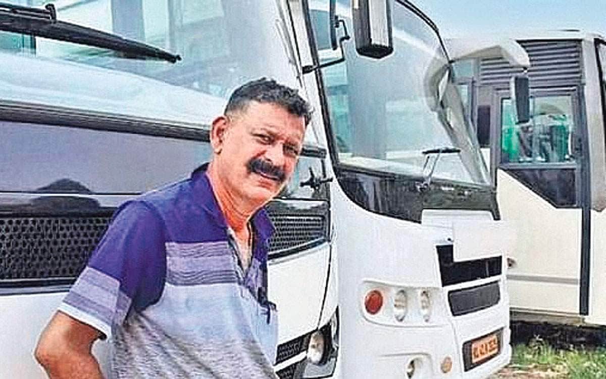 பேருந்து எடைக்கு விற்பனை!