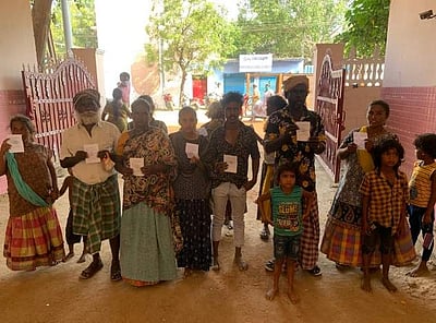 தூத்துக்குடியில் முதல் முறையாக வாக்களித்த நரிக்குறவர் சமூகத்தினர்