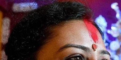 மாணவரிடம் நெற்றியில் இருந்த திலகத்தை அழிக்க சொன்ன கல்லூரி நிர்வாகம்