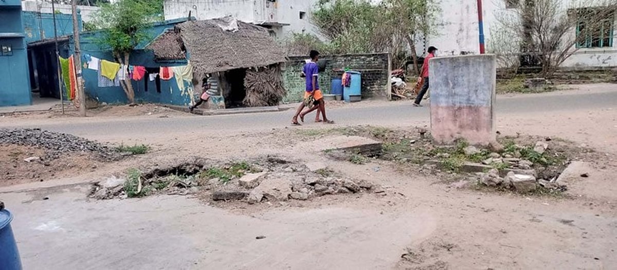 சேதமடைந்த சிறு பாலம்: வாகன ஓட்டிகள், பொதுமக்கள் அவதி