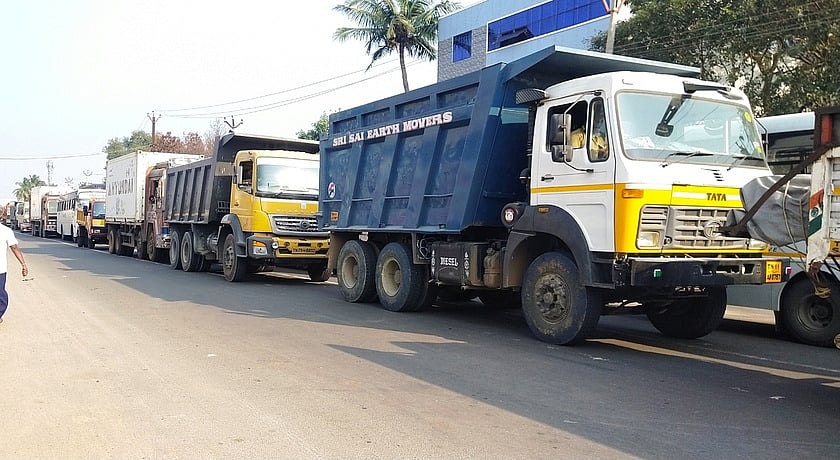 ஸ்ரீபெரும்புதூரில் போக்குவரத்து போலீஸாா் பற்றாக்குறை: நெரிசலில் சிக்கித் தவிக்கும் வாகன ஓட்டுநா்கள்