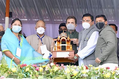 'ஒரே நாடு, ஒரே மொழி, ஒரே சித்தாந்தம் எனும் போரை நடத்துகிறது பாஜக' - ராகுல் தாக்கு