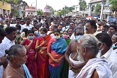 திருவெண்காடு சுவேதாரண்யேஸ்வரர் கோயிலில் தேரோட்டம்: துர்கா ஸ்டாலின் தொடங்கி வைத்தார்