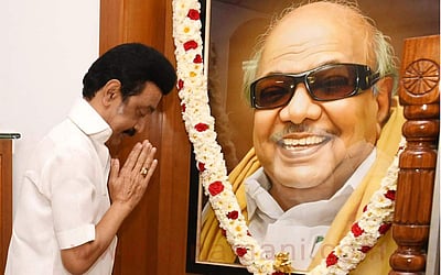 வெற்றி பெற்ற திமுக கூட்டணி - புகைப்படங்கள்