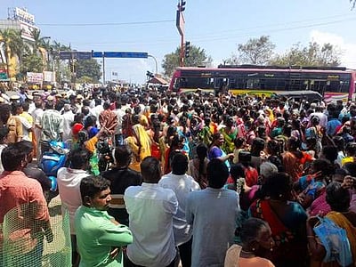 கடலூர்: கடலூர் மாநகராட்சியில் மறுதேர்தல் நடத்தக் கோரி அதிமுக போராட்டம்