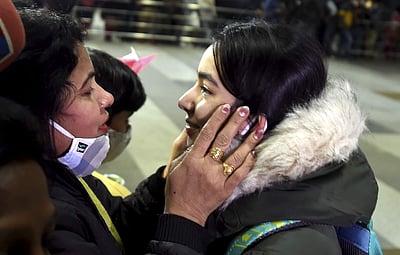 ‘உக்ரைனில் அமைதியான சூழலே நிலவுகிறது’: தில்லி திரும்பிய இந்தியர்கள் பேட்டி