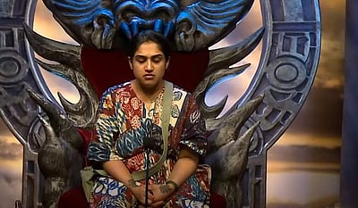 பிக்பாஸ் நிகழ்ச்சியிலிருந்து கண்ணீருடன் பாதியில் வெளியேறிய வனிதா: காரணம் இதுவா?