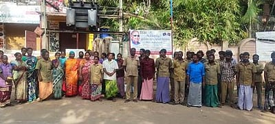 தேனி: கம்பம் நகராட்சியில் துப்புரவுத் தொழிலாளர்கள் வேலை நிறுத்தம்