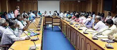 விவசாயிகளின் புகாா் மீது ஒரு வாரத்தில் தீா்வு காண நடவடிக்கை: ஆட்சியா்