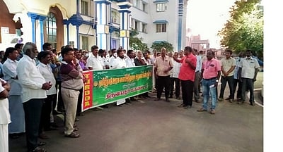 ஊரக வளா்ச்சித் துறை அலுவலா்கள் ஆா்ப்பாட்டம்