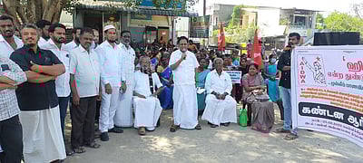 கா்நாடக அரசைக் கண்டித்து ஆா்ப்பாட்டம்