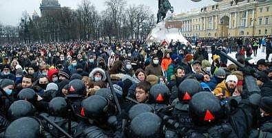 உக்ரைன் மக்களுக்கு ஆதரவாக போராட்டம்...ரஷியாவுக்கு எதிராக வலுக்கும் எதிர்ப்பு