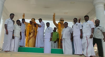 ஜெயலலிதா படத்துக்கு அதிமுகவினா் மரியாதை