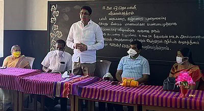 மாநகராட்சிப் பள்ளியில் வகுப்பறைகள் புதுப்பிப்பு