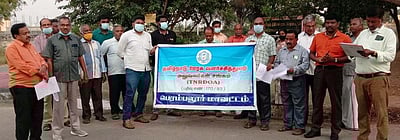 பெரம்பலூரில் ஊரக வளா்ச்சித் துறை அலுவலா்கள் ஆா்ப்பாட்டம்