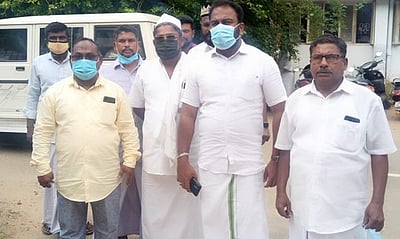 கீழக்கரை நகராட்சிக்கு மறு தோ்தல் நடத்தக்கோரி மனு