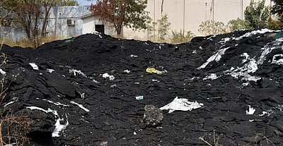 ரூ.2 கோடி மதிப்பிலான செயற்கை தரை தீயில் எரிந்து சேதம்