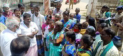 அடிப்படை வசதி கோரி ஊராட்சி அலுவலகம் முற்றுகை