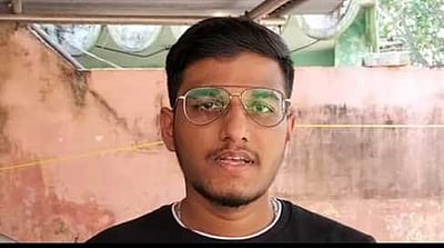 உக்ரைனிலிருந்து தாயகம் திரும்பிய 6 மாணவா்கள்