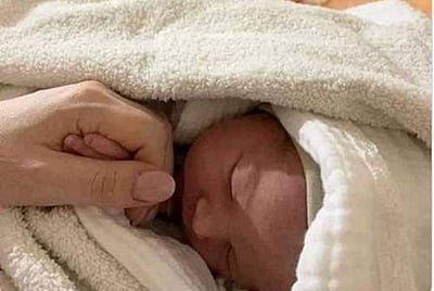 உக்ரைன்: போர்க்களத்தில் பூத்த புத்தம் புது மலர்