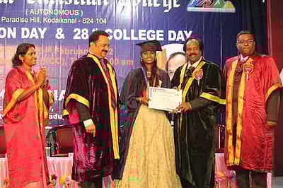 கல்லூரியில் பட்டமளிப்பு விழா