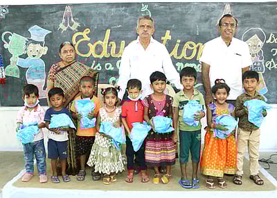 போட்டிகளில் வெற்றி பெற்ற பள்ளிக் குழந்தைகளுக்கு பரிசு