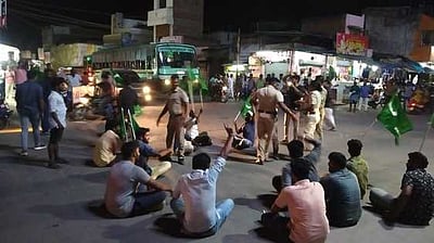 இந்திய தேசிய லீக் கட்சியினா் சாலை மறியல்: 12 போ் மீது வழக்குப் பதிவு