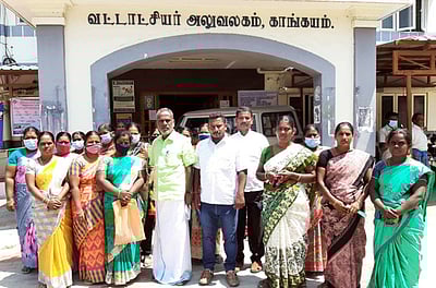 காங்கயத்தில் இலவச வீட்டுமனை பட்டா கேட்டு பொதுமக்கள் மனு