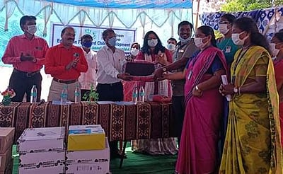 பூண்டி ஒன்றியத்தில் அரசு பள்ளிகளுக்கு தொழில்நுட்ப உபகரணங்கள்