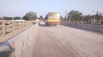 ரூ.8 கோடி மதிப்பில் கட்டப்பட்ட மேம்பாலத்தில் வாகனப் போக்குவரத்து துவக்கம்