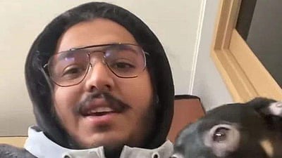 வளர்ப்பு நாயை விட்டுவிட்டு வர மறுக்கும் மாணவர்...போர் மூண்ட உக்ரைனில் நெகிழ்ச்சி