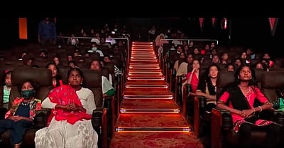 ஆதரவற்ற குழந்தைகளுக்காக வலிமை படத்தின் சிறப்புக் காட்சி