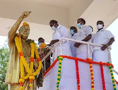 புதுவையில் அண்ணா நினைவு நாள் கடைபிடிப்பு